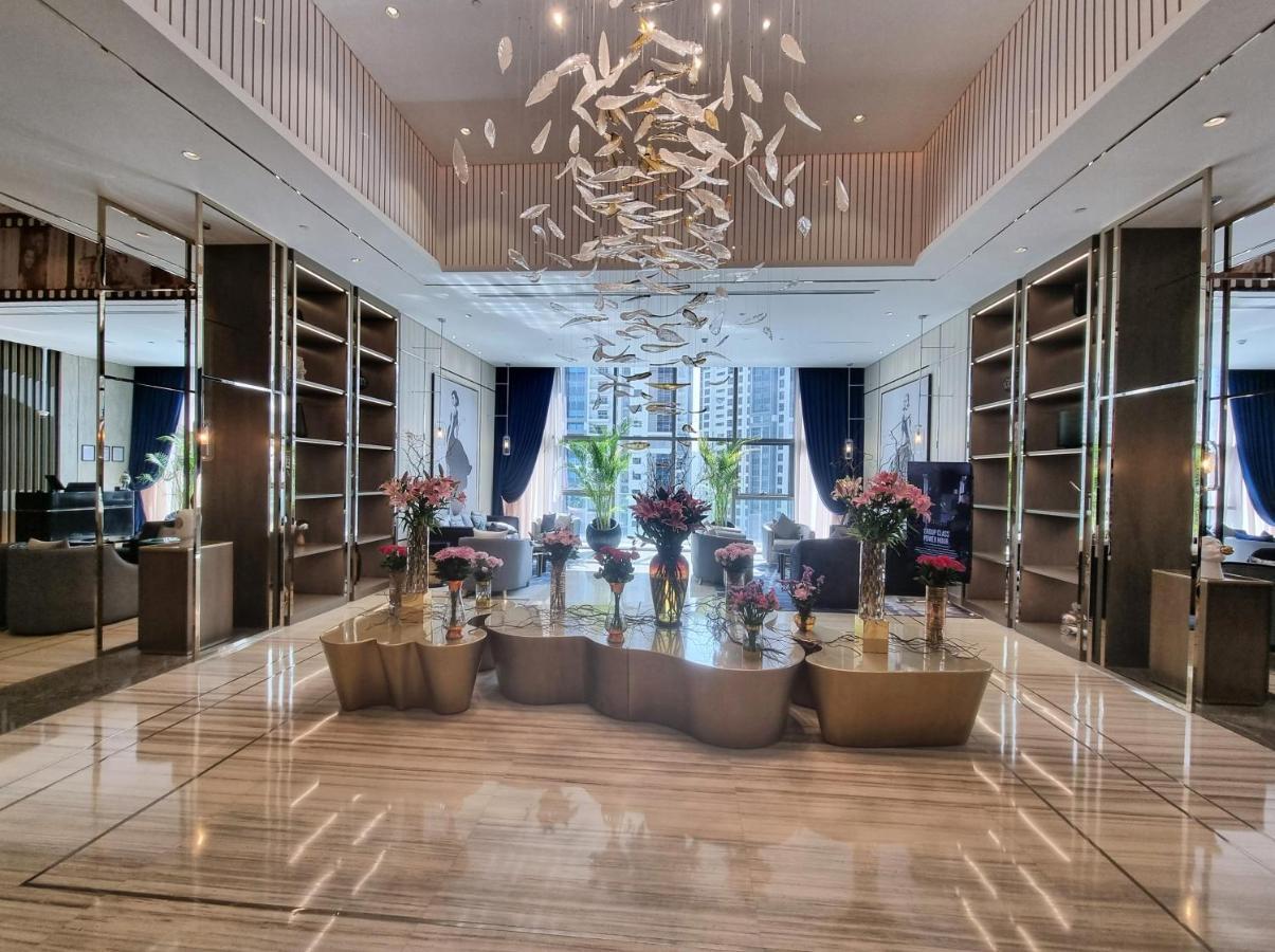 Downtown's Highest Pool & Full 5-star Luxury With Gym, And Restaurants Apartment Dubai